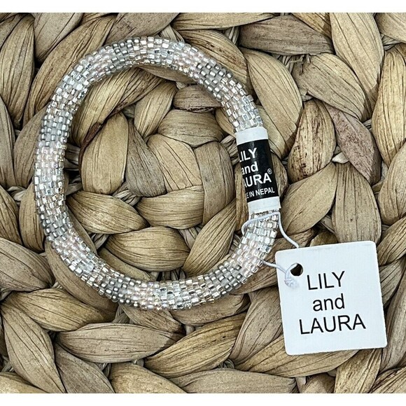 LILY and LAURA " Shooting Star “ Hand Crocheted Beaded Bracelet Multicolored - Picture 2 of 3